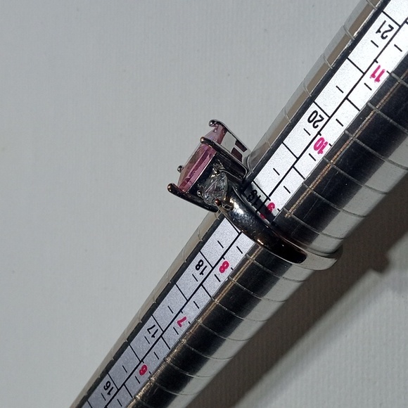 Pink zirconia ring size 8.75 - Picture 3 of 4